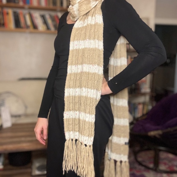 Striped Scarf Gap - Picture 2 of 3